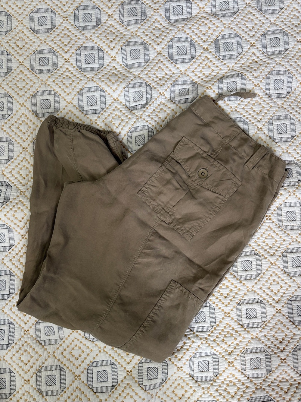 Women’s Lightweight Casual Cargo Jogger Pants in Olive Brown
